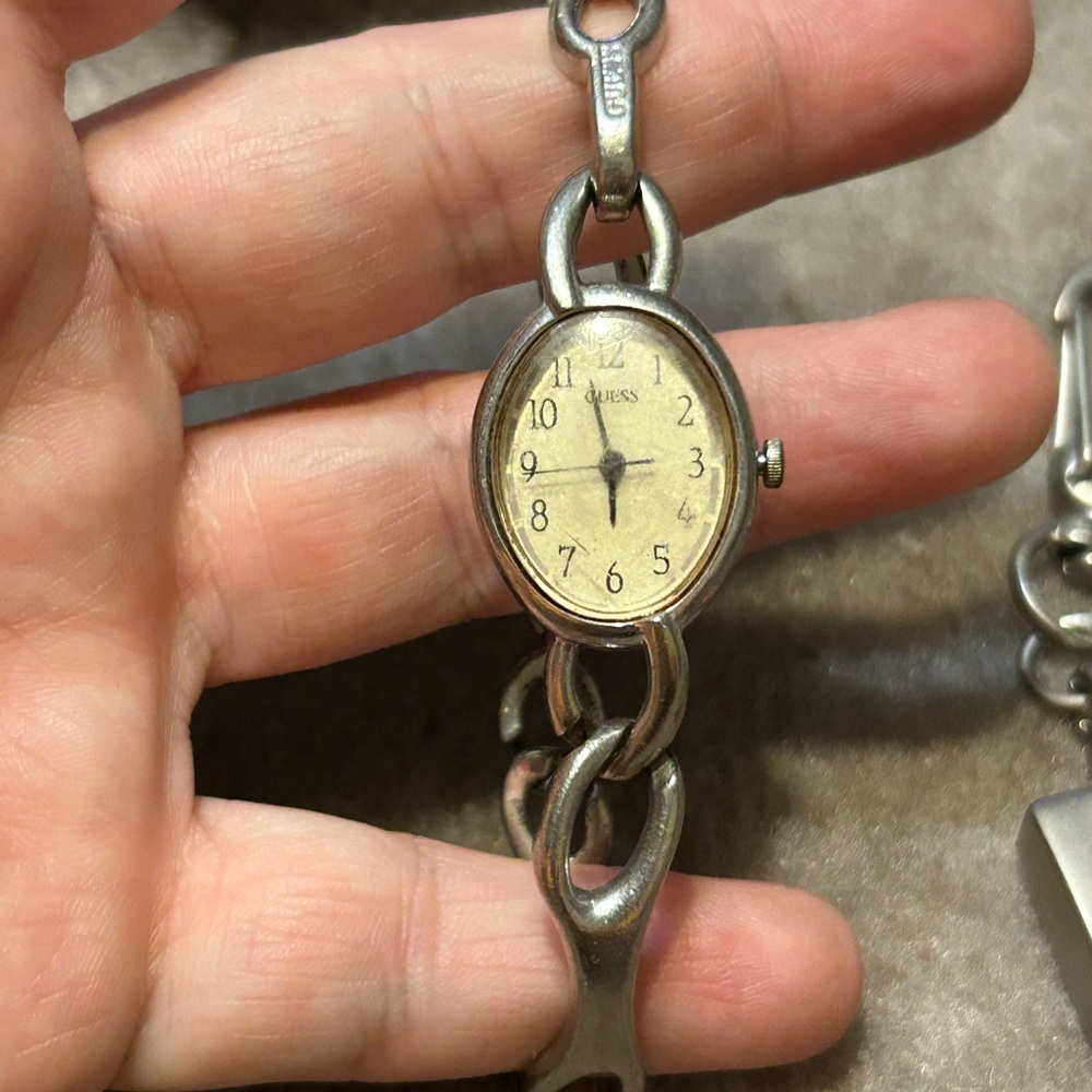 Lot of 2 Guess watches - Picture 5 of 6